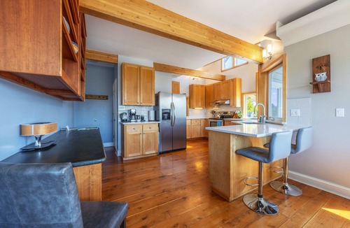 White Salmon House | Grandview - Fully Updated! Hot Tub, River, Gorge, Mt Hood Views, Quiet White Salmon