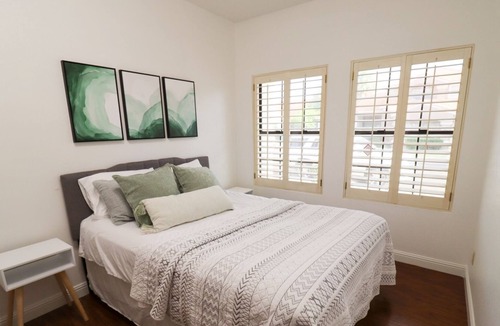 Paradise Park Vista House | Grandview Villa | 6-Bedroom Kierland Getaway wPool