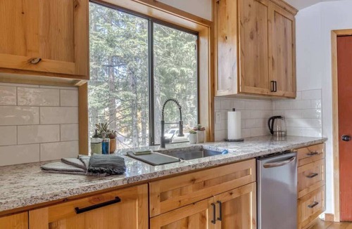 Government Camp Ski Chalet | Great Blue Lodge - Scenic escape | Hot tub & sauna