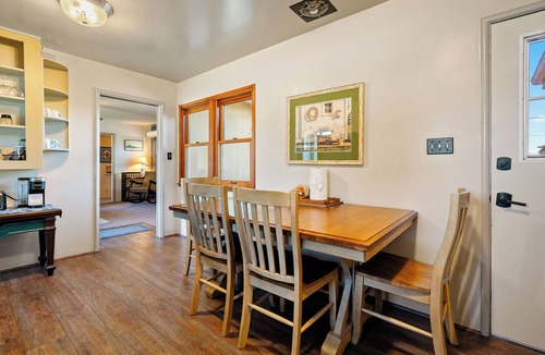 Paso Robles House | Great-Granddaddy's Oak Invites You into Downtown Paso Robles and Relaxation