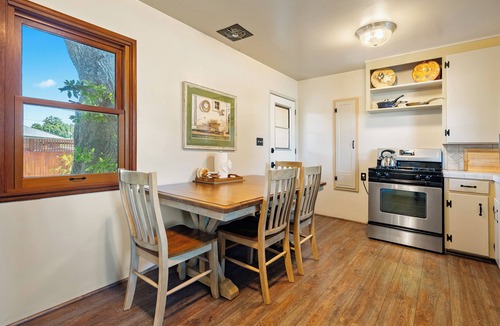 Paso Robles House | Great-Granddaddy's Oak Invites You into Downtown Paso Robles and Relaxation