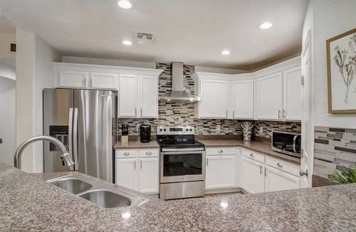 Kierland Condo | Great Location! Dining, Shopping, FREE GOLF, Hiking, Heated Pool, Spa & Fitness Room, Garage + WIFI