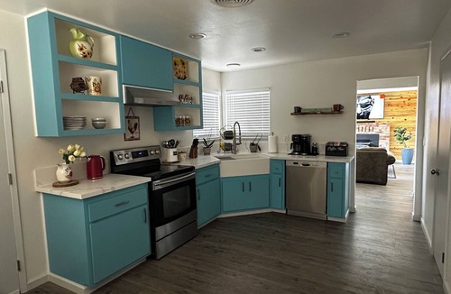 Plymouth House | Great location to many Wineries and Amador County Festivities!