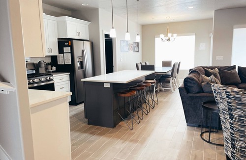Hurricane House | Great NEW Townhouse! sleeps 12!