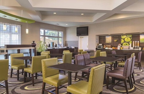 Guasti Apartment | Great Relaxing Overnight Stay! Relaxing Unit to Enjoy. Free Parking & Pool