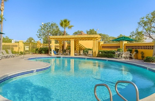 Guasti Apartment | Great Relaxing Overnight Stay! Relaxing Unit to Enjoy. Free Parking & Pool