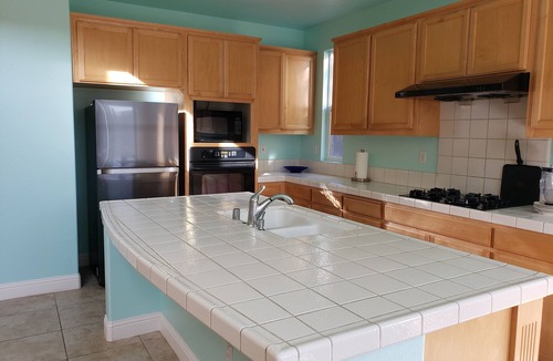Tracy House | Great Spacious House close to shopping and dining, easy freeway access.