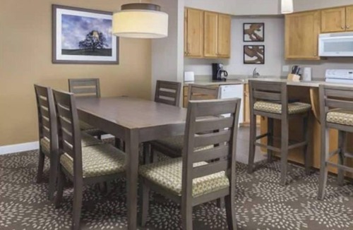Windsor Condo | Great Wine Country and Golfing Resort Getaway!