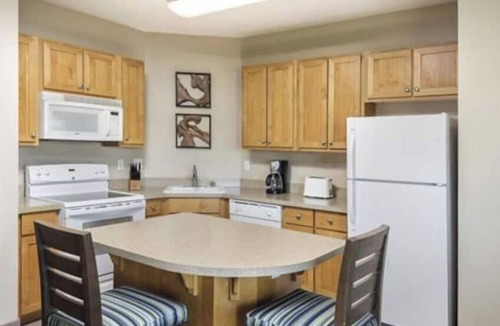 Windsor Condo | Great Wine Country and Golfing Resort Getaway!