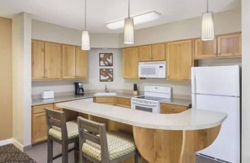 Windsor Condo | Great Wine Country and Golfing Resort Getaway!