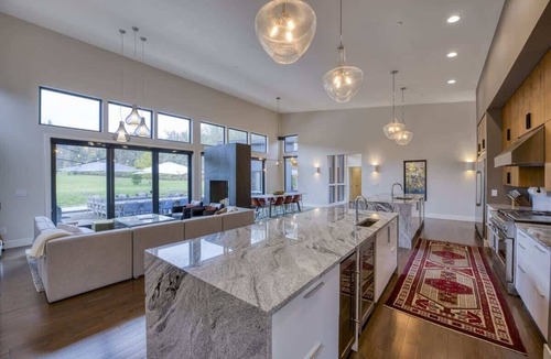 McMinnville House | Green Acres - Serene Luxury Wine Country Retreat