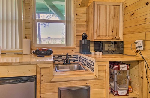 Show Low Cottage | Grill, Fire Pit: Pet-friendly Lakeside Cottage!