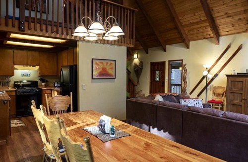 Dorrington Cottage | Group Cozy Cottage with Game Room in California