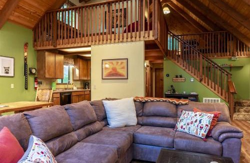 Dorrington House | Group Cozy Cottage with Game Room in California