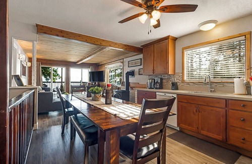 Peninsula Village Cabin | Group-Friendly Lake Almanor Combo: Sleeps 22