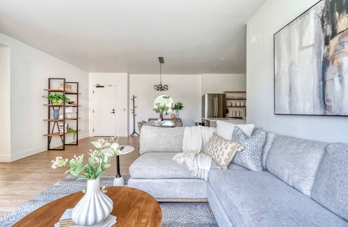 Humboldt Apartment | Group-Ready Luxury 6BR - Private Floor - Sleeps 12