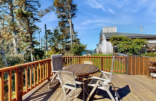 Gualala House | Gualala 1BR + loft home with partial ocean views — walk to town
