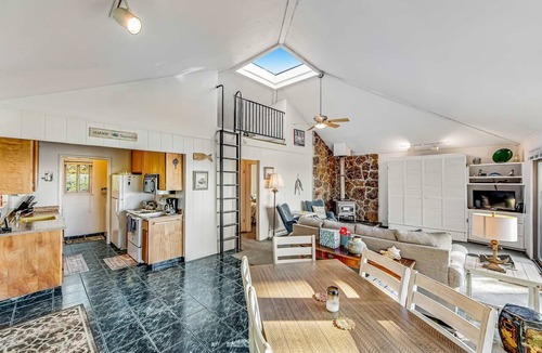 Anchor Bay House | Gualala 3BR cove-view home with hot tub near Gualala Point Park