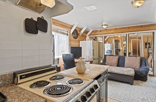 Westwood Park Cottage | Guest House inside the beautiful yard
