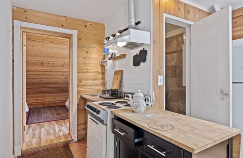 Westwood Park Cottage | Guest House inside the beautiful yard