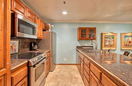 Avalon Condo | H249: Gorgeous Villa,NO STEPS,Panoramic Ocean Views,Private Balcony, 6-Seat Cart