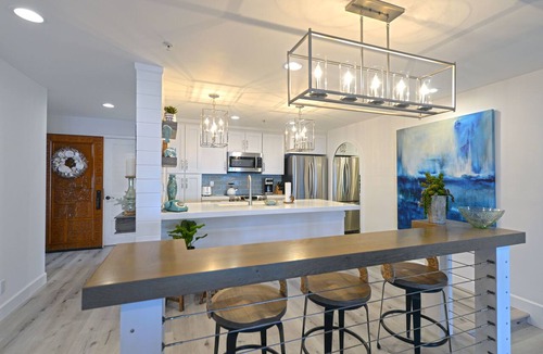 Avalon Condo | H890: Breathtaking ocean front villa, 2 Fireplaces, Cart, King Bed, VIEWS