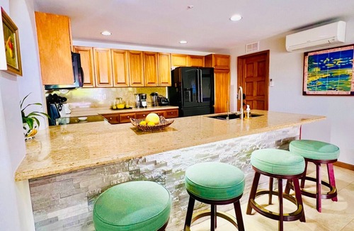 Avalon Condo | Hamilton Cove 2-bedroom condo with golf car & A/C in pleasant Catalina Island
