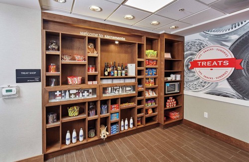 East Sacramento Hotel | Hampton Inn & Suites Sacramento at Csus