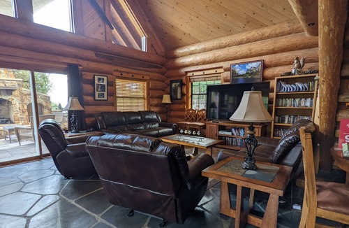 Ahwahnee House | Handcrafted Log Wood Lodge