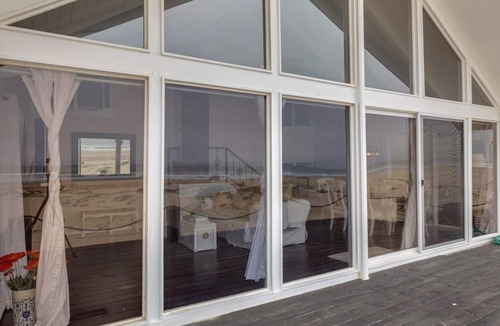 Oceano House | Happy Clam Casa Oceanfront Beach House w/Private GuestHouse