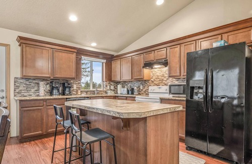 Lents House | Happy Valley Home + Game Room!