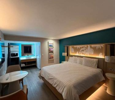 Costa Mesa Hotel | Harbor Bay Inn