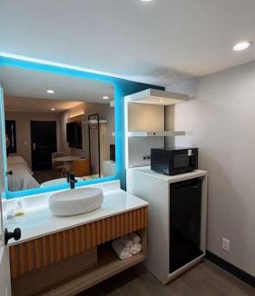 Costa Mesa Hotel | Harbor Bay Inn