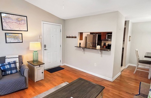 Gulf Park Estates Condo | Harbor Landing Condo in Ocean Springs. Pool and Close to Downtown!