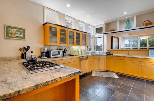 Eastside Santa Cruz House | Harbor View Haven