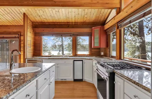 Harrison House | Harrison Lakeview Retreat - CDA Bike Trail, Lake Access, Hot Tub,
