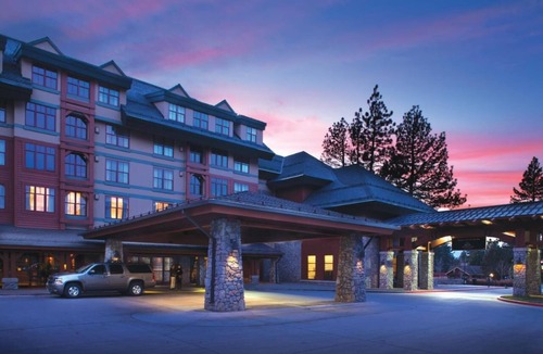 Lakeside Park Villa | HAVE A HEAVENLY CHRISTMAS