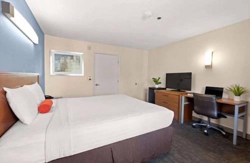 Fremont Hotel | Have a Super Good Night's Rest at the Good Nite Inn Freemont for your Super Bowl