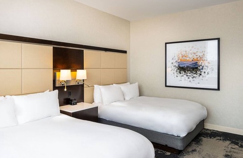 Redwood Shores Hotel | Haven of Serenity! 2 Relaxing Units, Pets Allowed, Onsite Pool