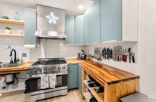 Stockton Hotel | Hawaiian Loft + lookout suite.
