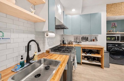 Stockton Hotel | Hawaiian Loft + lookout suite.