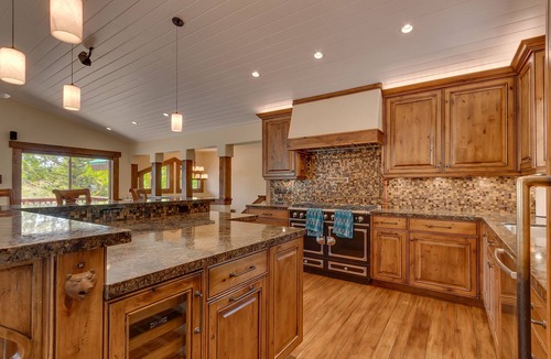 Truckee House | Hawk's Peak By Tahoe Getaways - 3 BR w/Hot Tub, A/C and HOA