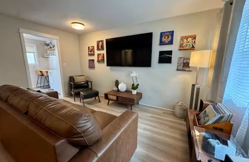 Amazon Apartment | Hayward House- one block from Campus