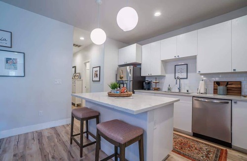 Downtown Sacramento Apartment | Heart of Midtown: Your Cozy Urban Retreat