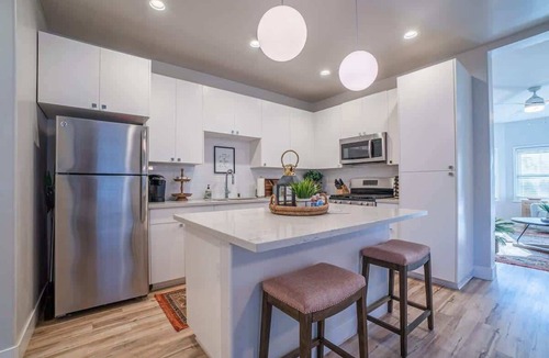 Downtown Sacramento Apartment | Heart of Midtown: Your Cozy Urban Retreat