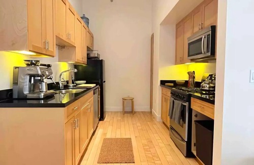Uptown Oakland Condo | Heart Of Oakland Broadway Condo Retreat