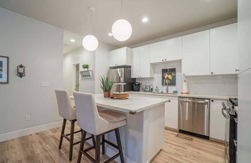 Downtown Sacramento Apartment | Heart of SacTown: Hip Midtown Retreat