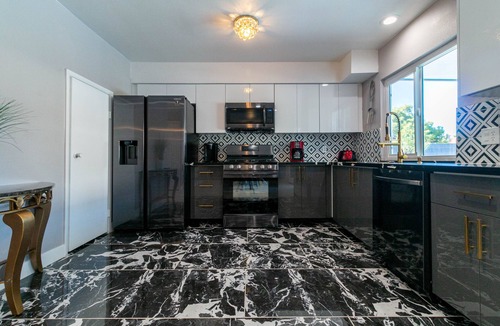 Chinatown Bed & Breakfast | Heated Pool for a fee, 5 Bedroom, Wifi, Near Strip 2 Story Home