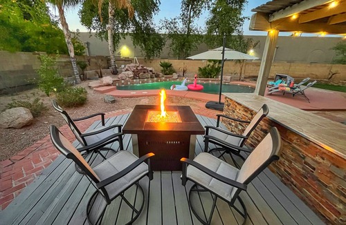 Meadows House | Heated Pool + Fun Outdoor Oasis! Cozy Family Friendly house in Gilbert near Mesa