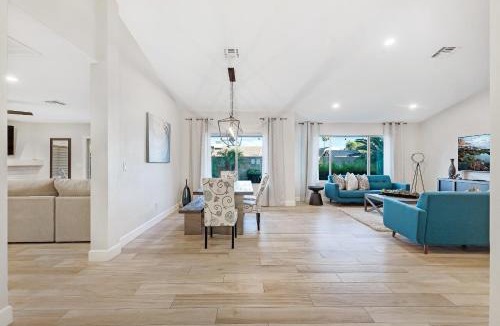 Santiago House | Heated Pool, Waterslide, Putting Green